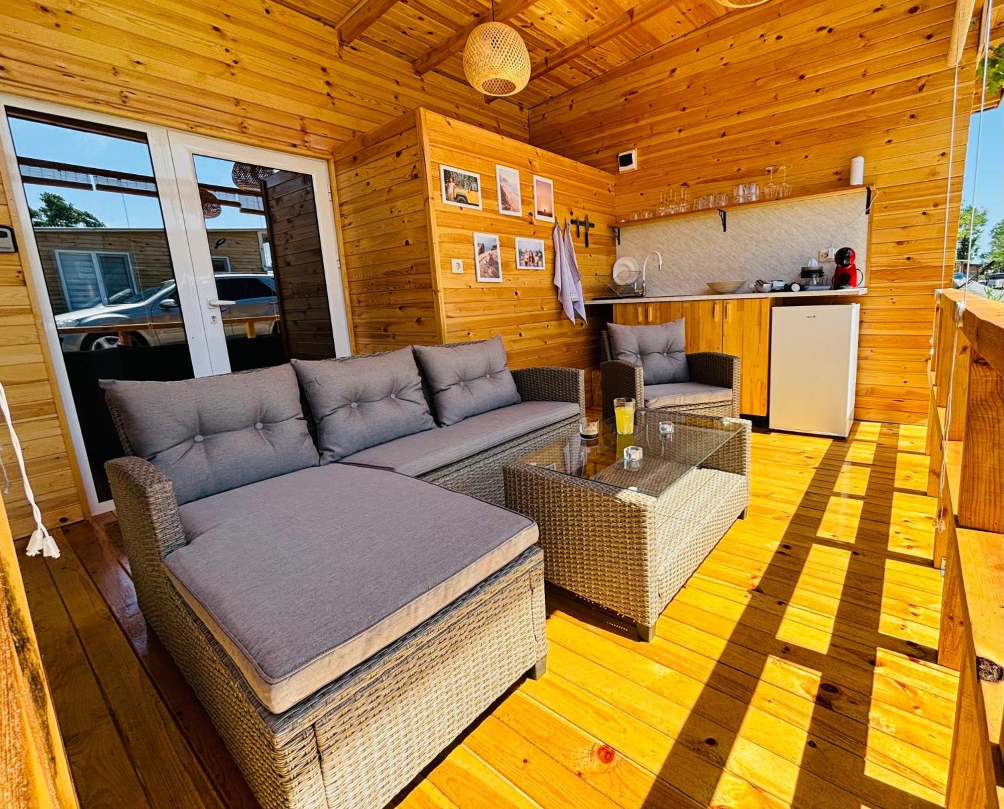 Cozyhut Бунгало Под Наем Chernomorets Ngoại thất bức ảnh
